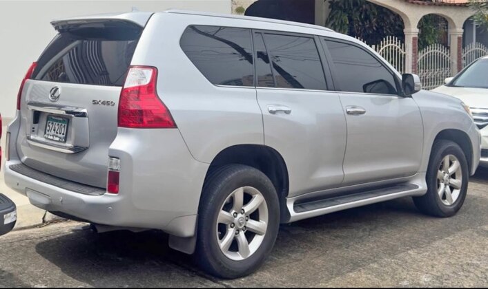 Lexus GX460 2012 antes de la pintura general y el cambio de rines